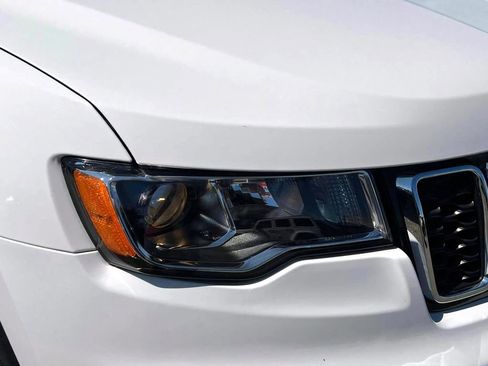 Certified 2022 Jeep Grand Cherokee Laredo E image 8