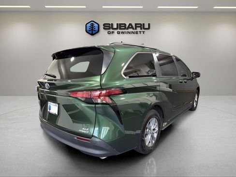 Used 2021 Toyota Sienna XLE FWD image 5
