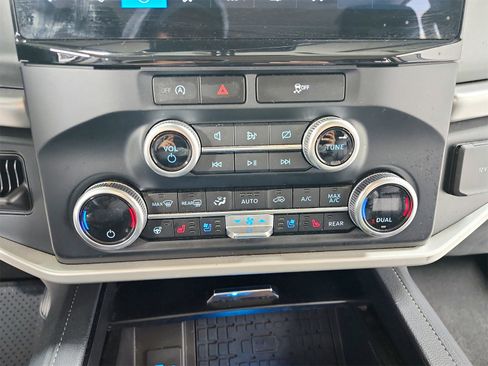 Used 2024 Ford Expedition Max XLT image 29