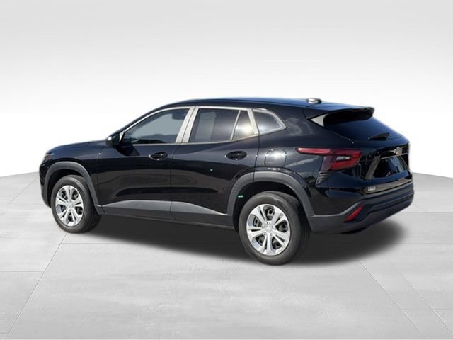 Used 2024 Chevrolet Trax LS w/ Driver Confidence Package FWD image 3