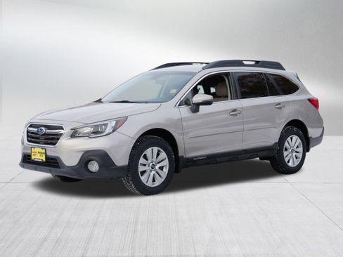 Used 2019 Subaru Outback 2.5i Premium image 3