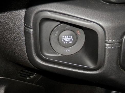 Used 2024 Jeep Gladiator Rubicon w/ Technology Group AWD/4WD image 27