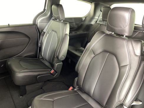 New 2026 Chrysler Pacifica Select AWD/4WD image 29