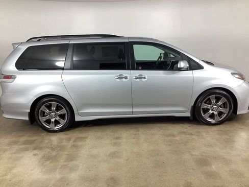 Used 2020 Toyota Sienna SE FWD image 7