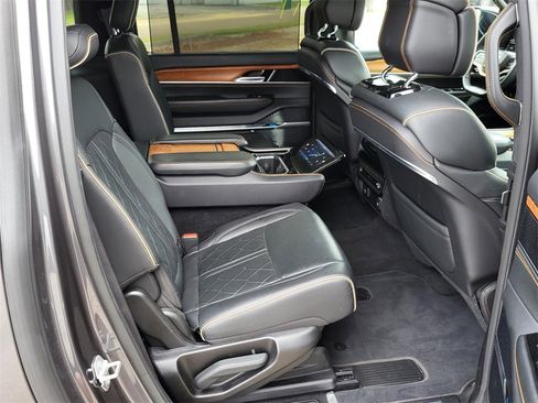 Used 2024 Jeep Grand Wagoneer L Series III image 11