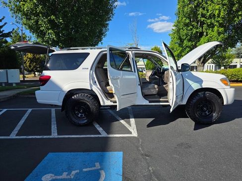 Used 2005 Toyota Sequoia SR5 AWD/4WD image 24