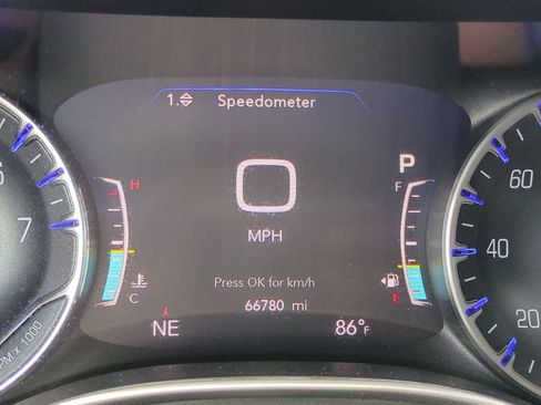 Used 2023 Chrysler Pacifica Touring-L FWD image 28