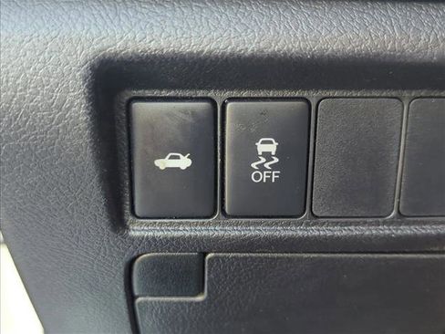 Used 2015 Toyota Avalon XLE image 19