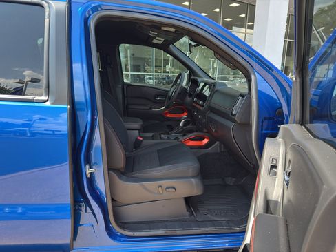 Used 2025 Nissan Frontier PRO-4X image 10