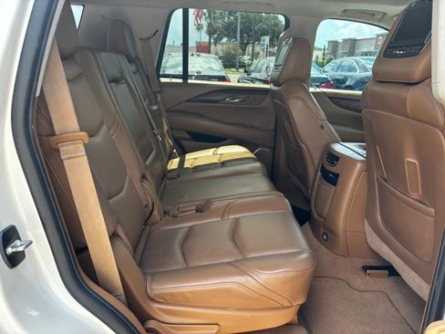 Used 2015 Cadillac Escalade Platinum RWD image 16
