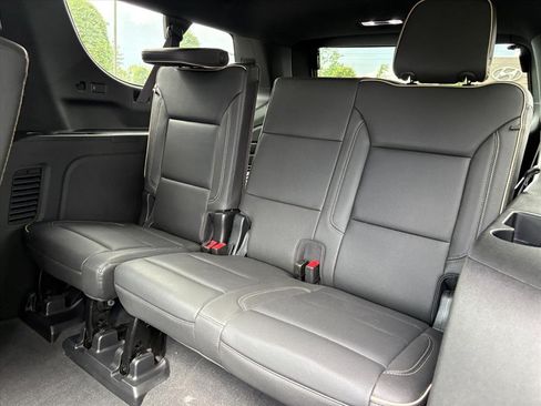 Used 2024 Chevrolet Suburban Premier w/ Premium Package AWD/4WD image 19