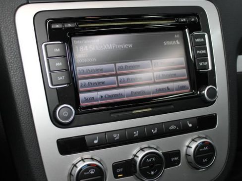 Used 2013 Volkswagen Eos Komfort FWD image 18