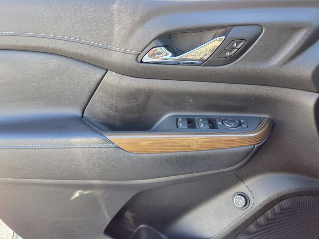 Used 2021 GMC Acadia SLE w/ Driver Convenience Package FWD image 31
