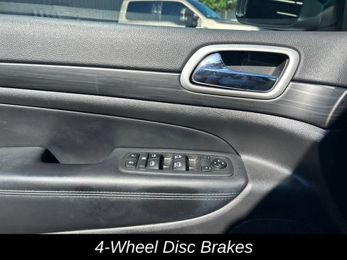 Used 2021 Jeep Grand Cherokee Laredo AWD/4WD image 14