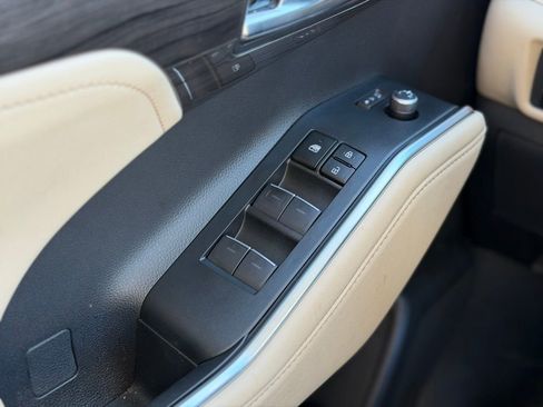 Used 2023 Toyota Highlander Limited image 21