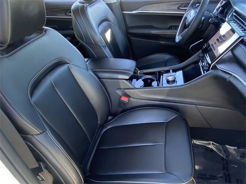 Used 2023 Jeep Grand Cherokee 4WD 4xe image 12