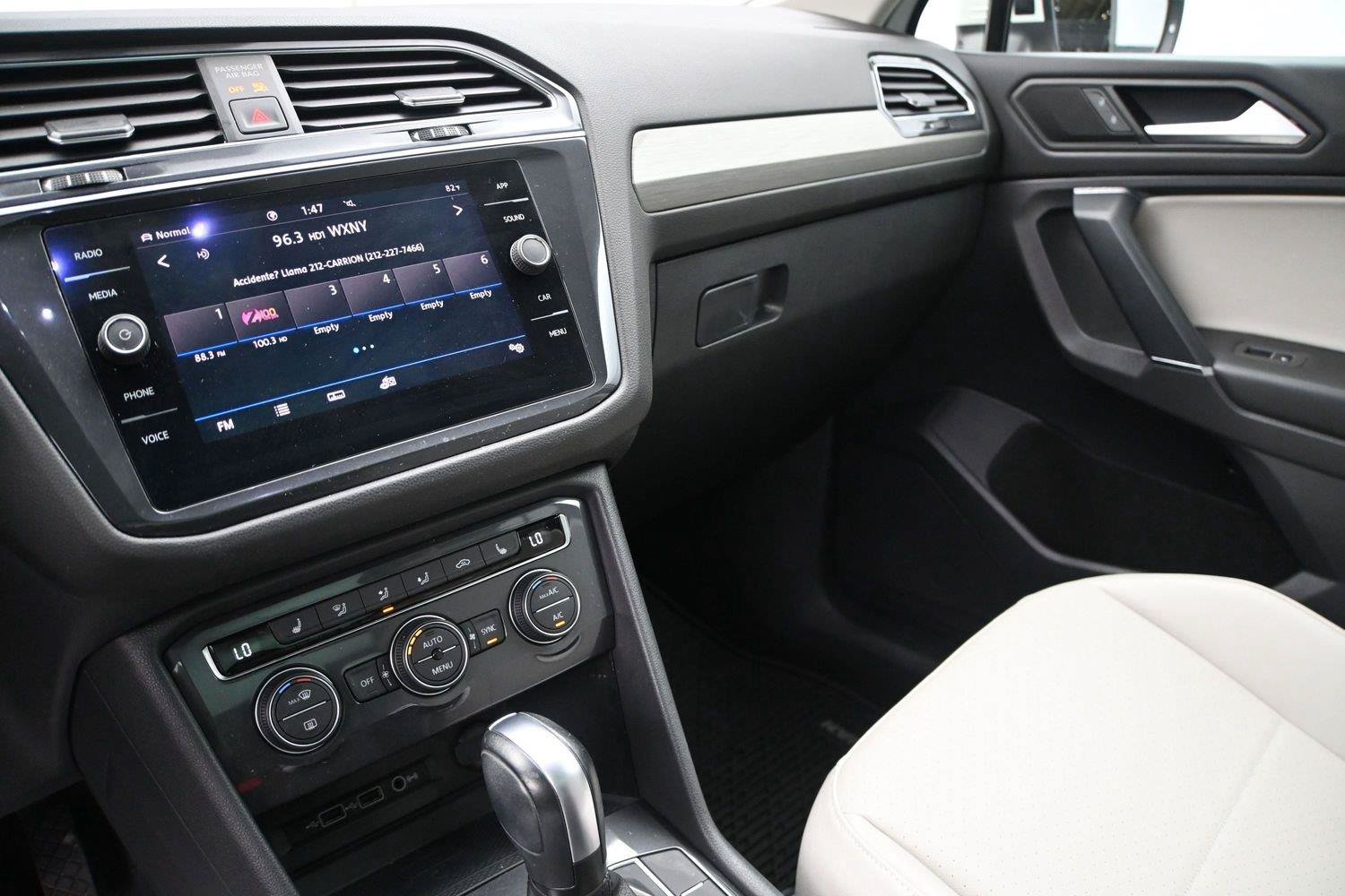 Used 2020 Volkswagen Tiguan SE w/ Panoramic Sunroof Package AWD/4WD image 4
