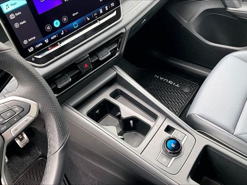 New 2026 Volkswagen Tiguan SE R-Line AWD/4WD image 17