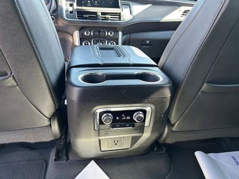 Used 2023 GMC Yukon XL SLT image 16