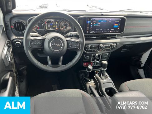 Used 2025 Jeep Wrangler Unlimited Rubicon AWD/4WD image 27