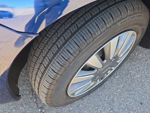 Used 2019 Nissan Versa SV FWD image 18