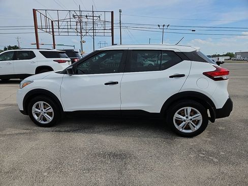 Used 2020 Nissan Kicks S FWD image 3