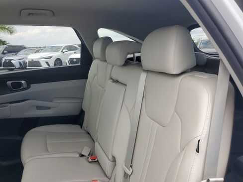 Used 2025 Kia Sorento S FWD image 12