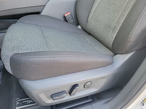 Used 2022 Nissan Rogue SV image 19