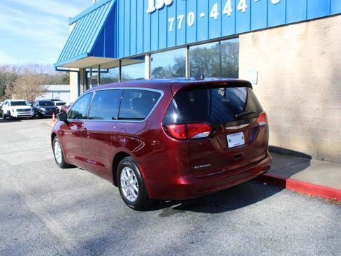 Used 2021 Chrysler Voyager LX FWD image 6