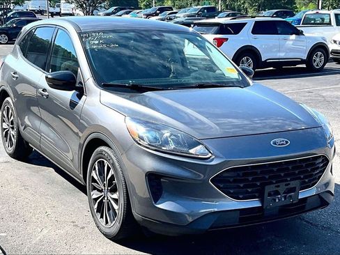Used 2022 Ford Escape SE w/ SE Sport Appearance Package FWD image 1