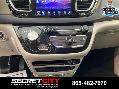 Used 2017 Chrysler Pacifica Touring-L Plus w/ Tire & Wheel Group FWD image 24