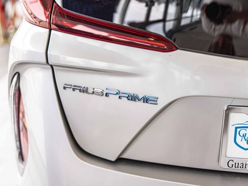 Used 2018 Toyota Prius Prime Premium image 16