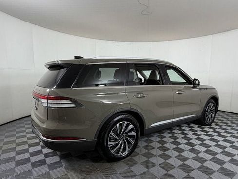 Used 2025 Lincoln Aviator 2WD w/ Equipment Group 101A image 4