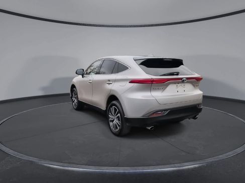 Used 2022 Toyota Venza LE image 7