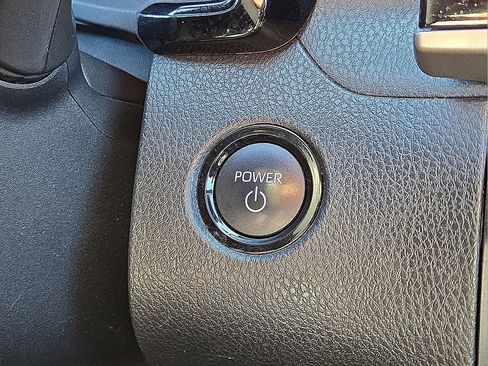 Used 2025 Toyota Camry SE image 33