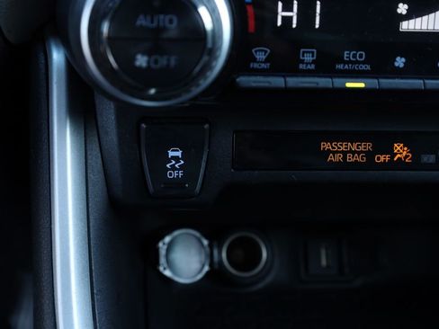 Used 2022 Toyota RAV4 XLE w/ Convenience Package image 31