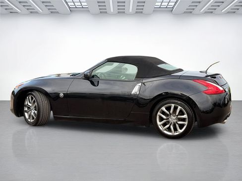 Used 2011 Nissan 370Z Touring RWD image 9