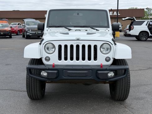 Used 2015 Jeep Wrangler Unlimited Rubicon AWD/4WD image 3