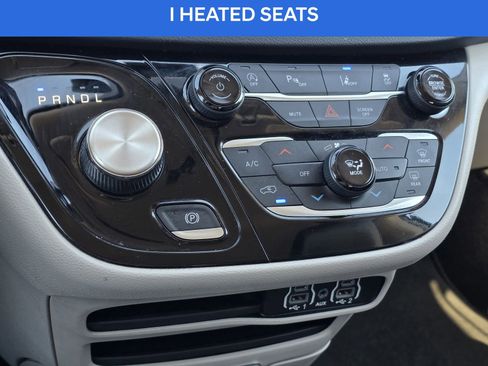 Used 2023 Chrysler Pacifica Touring-L image 24