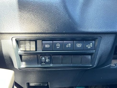 Used 2022 Toyota Tundra SR5 w/ SR5 Convenience Package AWD/4WD image 24