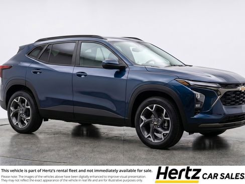 Used 2025 Chevrolet Trax LT FWD image 1
