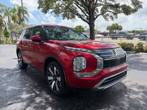 Used 2025 Mitsubishi Outlander SE FWD image 8