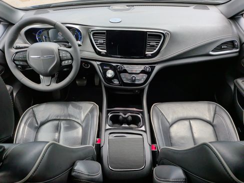 Used 2022 Chrysler Pacifica Limited w/ Uconnect Theater Family Group FWD image 33
