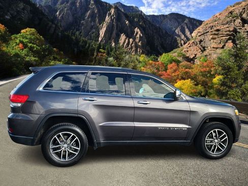 Used 2017 Jeep Grand Cherokee Limited image 2