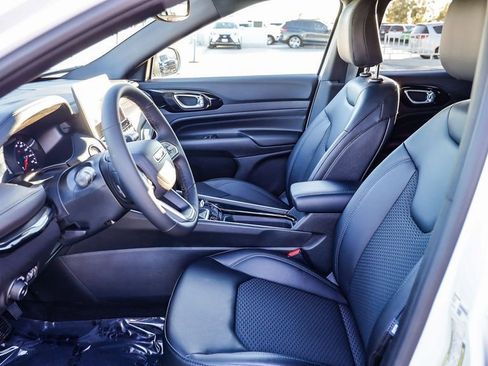 New 2026 Jeep Compass Latitude image 18