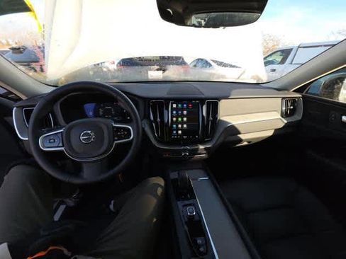 Used 2025 Volvo XC60 B5 Plus AWD/4WD image 8