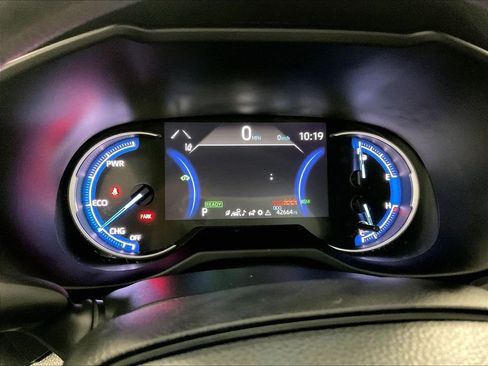 Used 2025 Toyota RAV4 XLE AWD/4WD image 24