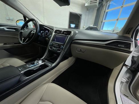 Used 2020 Ford Fusion SEL image 28