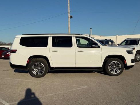 Used 2024 Jeep Wagoneer L Series II w/ Flexible Seating Group image 2