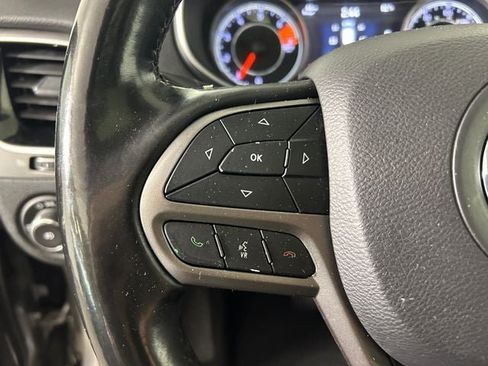 Used 2019 Jeep Cherokee Limited FWD image 16